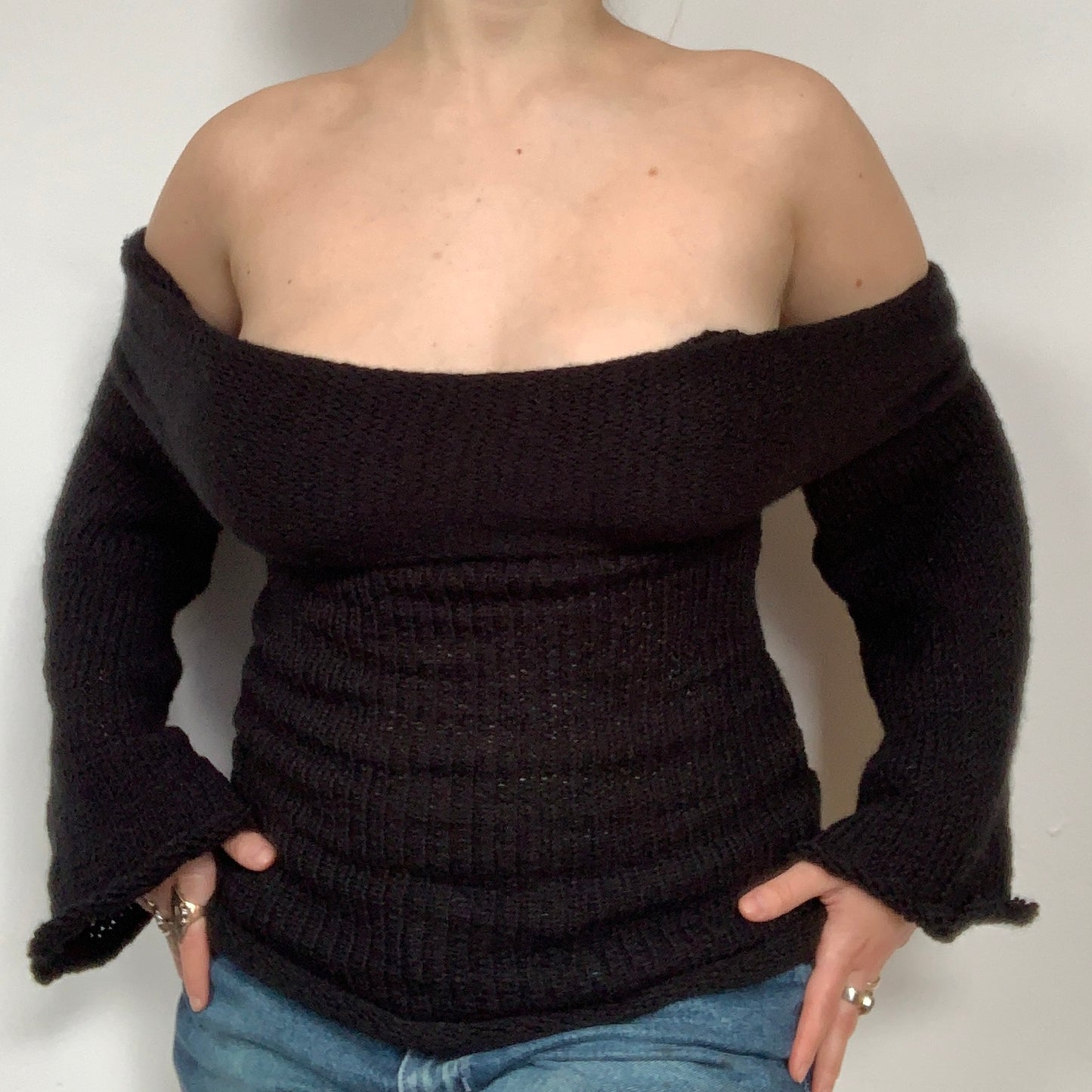 OFF THE SHOULDER LONG SLEEVE TOP - BLACK - LILOU GEMS