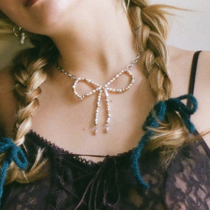 BOW NECKLACE