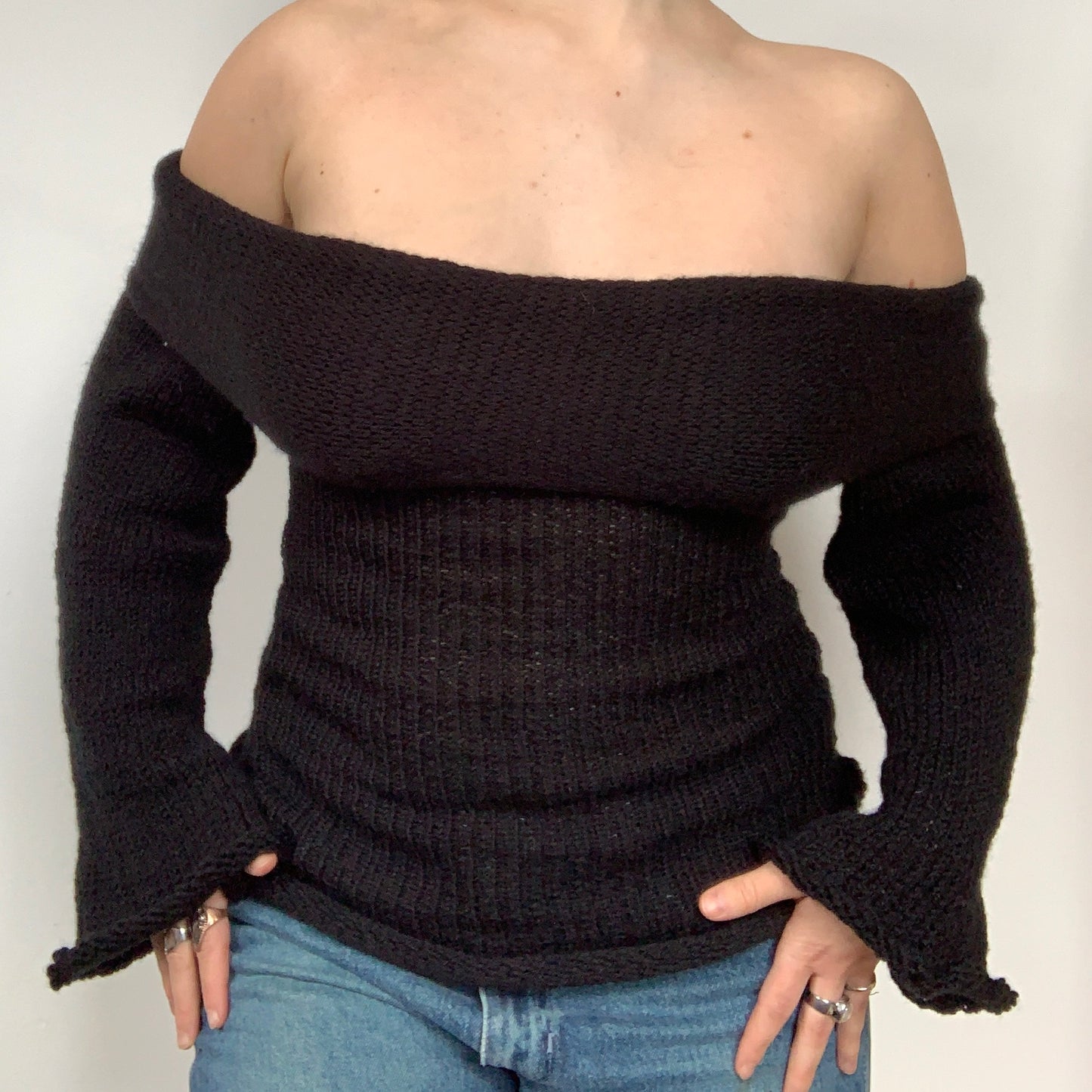 OFF THE SHOULDER LONG SLEEVE TOP - BLACK